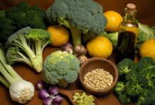 Östrogen senken pflanzlich: Effektive Kräuter und Nahrungsmittel für ein hormonelles Gleichgewicht